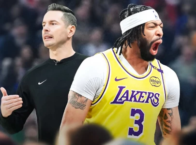 Lakers vs Hornets 112-107: Anthony outshines Lebron in LA victory, LaMelo injured