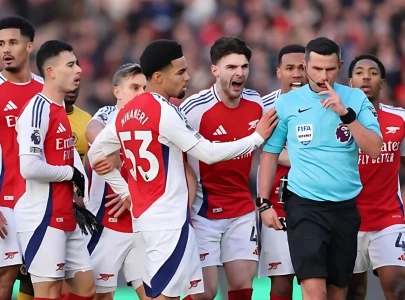 Threats to referee Michael Oliver prompt police investigation in UK after Arsenal game
