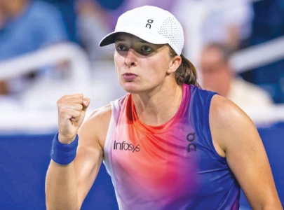 Swiatek lines up Doha quarters against Rybakina