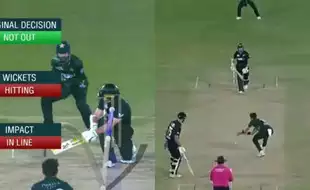 BIZARRE! Pakistan Refuse To Take DRS Against Tom Latham; Drop His Catch In Very Next Over To Lose Tri-Series Final