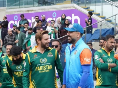 Cricket fans can win a fully-paid trip with legends