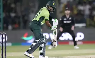 Babar Azam’s Patriotism Questioned After Pakistan’s Collapse: 'Mulk Pehle Ya Aap', Asks Former PAK Legend