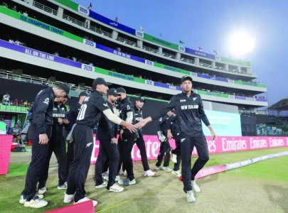 NZ eye semis; Ban aim to stay alive