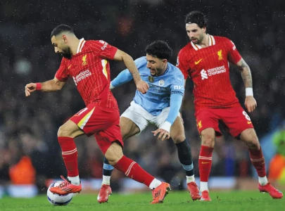 Liverpool beat Man City 2-0 to extend lead