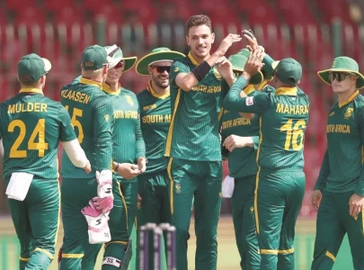 Clinical S Africa thrash Eng in Karachi