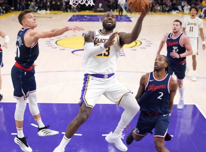 LeBron James is 1 point away from 50,000 in NBA career