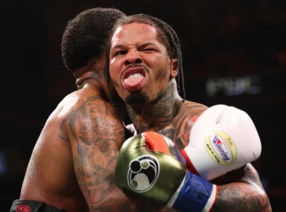 Davis retains WBA lightweight title