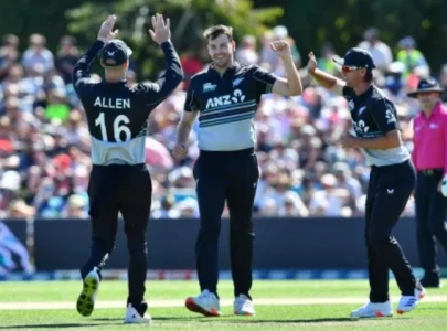 New Zealand thrash Pakistan by 9 wickets in first T20I