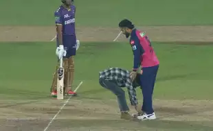 '50 Kaat Overacting Ka': Memes Galore As Fan Invades Pitch To Touch Riyan Parag's Feet During RR vs KKR Game