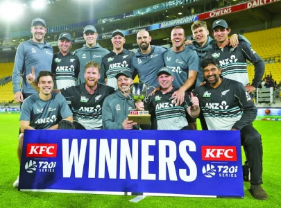 Seifert blitz helps NZ crush Pak