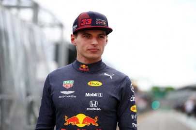 Verstappen snatches 'special' pole for Japan GP