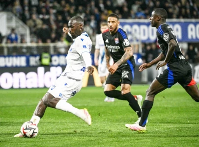 Lyon close in on UCL