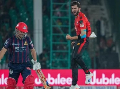Shaheen Afridi sets first-over record as Qalandars end Kings' winning streak