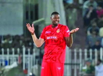 Holder's all-round excellence drives United to third win