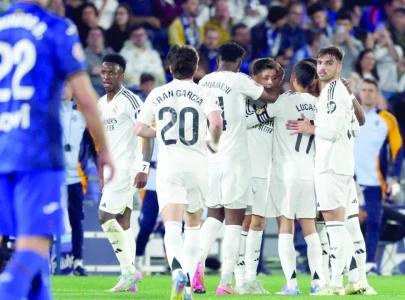 Real Madrid keep La Liga title hopes alive