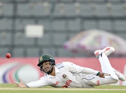 Simmons urges patience for BD's Test transition