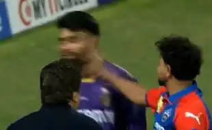 Kuldeep Yadav Slaps Rinku Singh Twice On Field; Shocking Moment After DC Vs KKR Match Goes VIRAL - WATCH