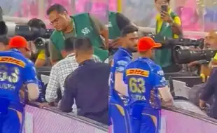 Gully Cricket Vibe: MI Players, Cameramen Struggle To Find Ball vs RR; 'Give Them 6 More Runs' Says Gavaskar