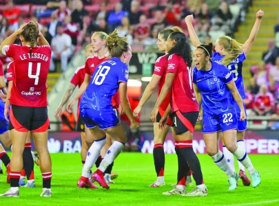 Chelsea beat Man United to win sixth straight WSL title