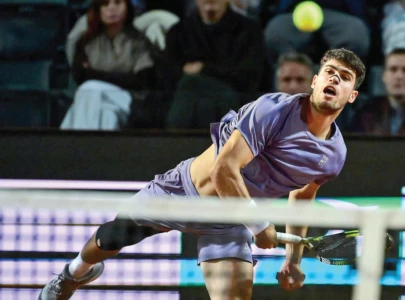 Alcaraz, Zverev march into last 16